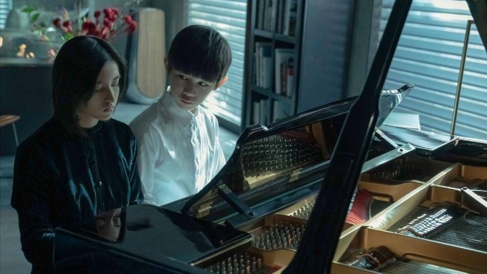 秘密访客:荣梓杉搭档张子枫,两人同框后,背后一丝凉意_剧中_电影_眼神