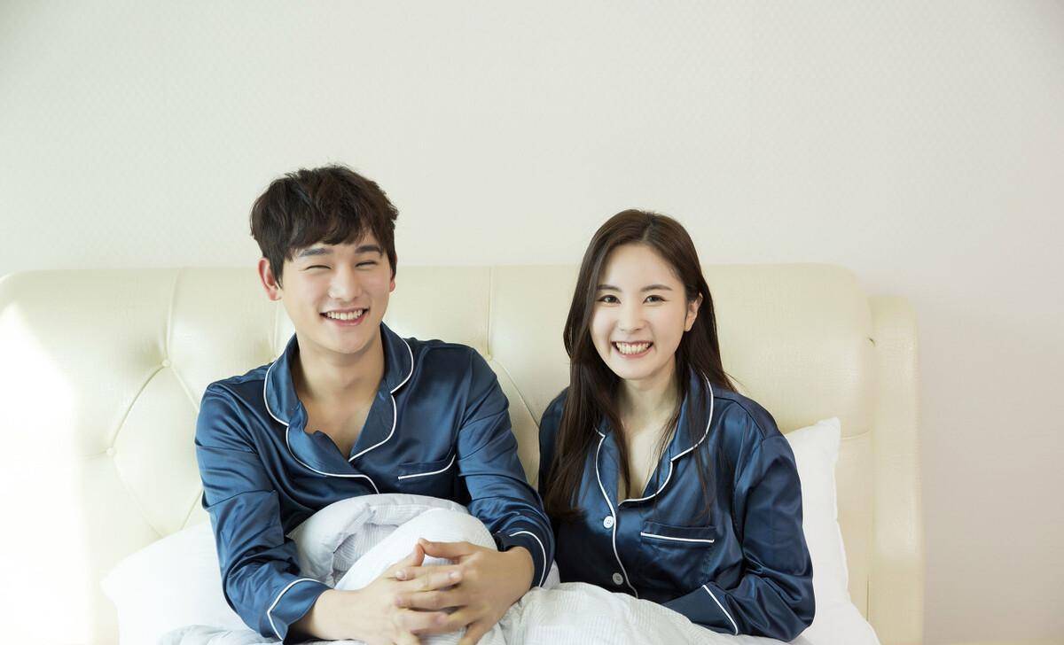 男人结婚后,如果能把妻子"捧在手心里宠爱",可以收获幸福_婚姻_夫妻