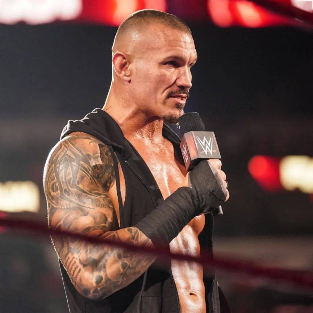 wwe名人堂成员泰迪·朗(teddy long)希望raw超级巨星兰迪奥顿(randy