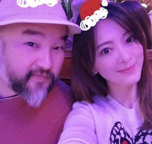 刘真自从刘真被安排住院之后,辛龙就全面停止了受手上的工作.