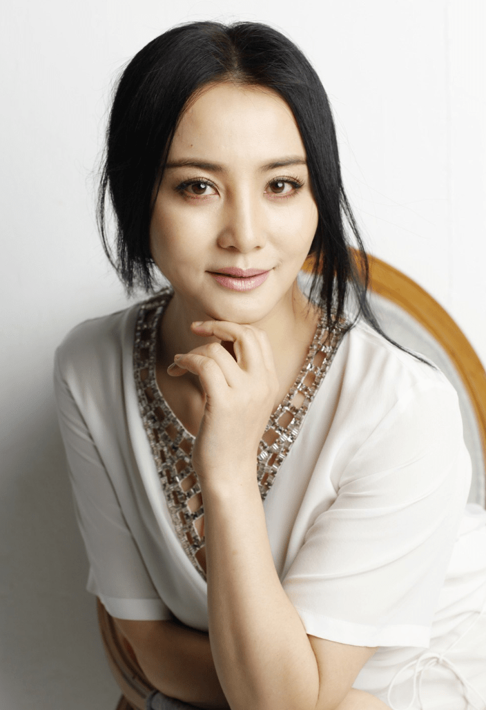 女演员陶红:不被爱情所累,只想孝顺外婆和妈妈,53岁仍单身