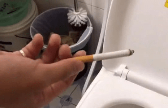 马桶"砰"的一声炸了!_厕所_爆炸_沼气