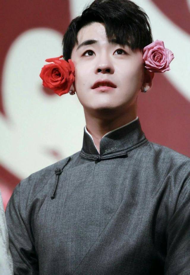 我曾经低估了张云雷三次,你呢?_相声_舞台_南京南站