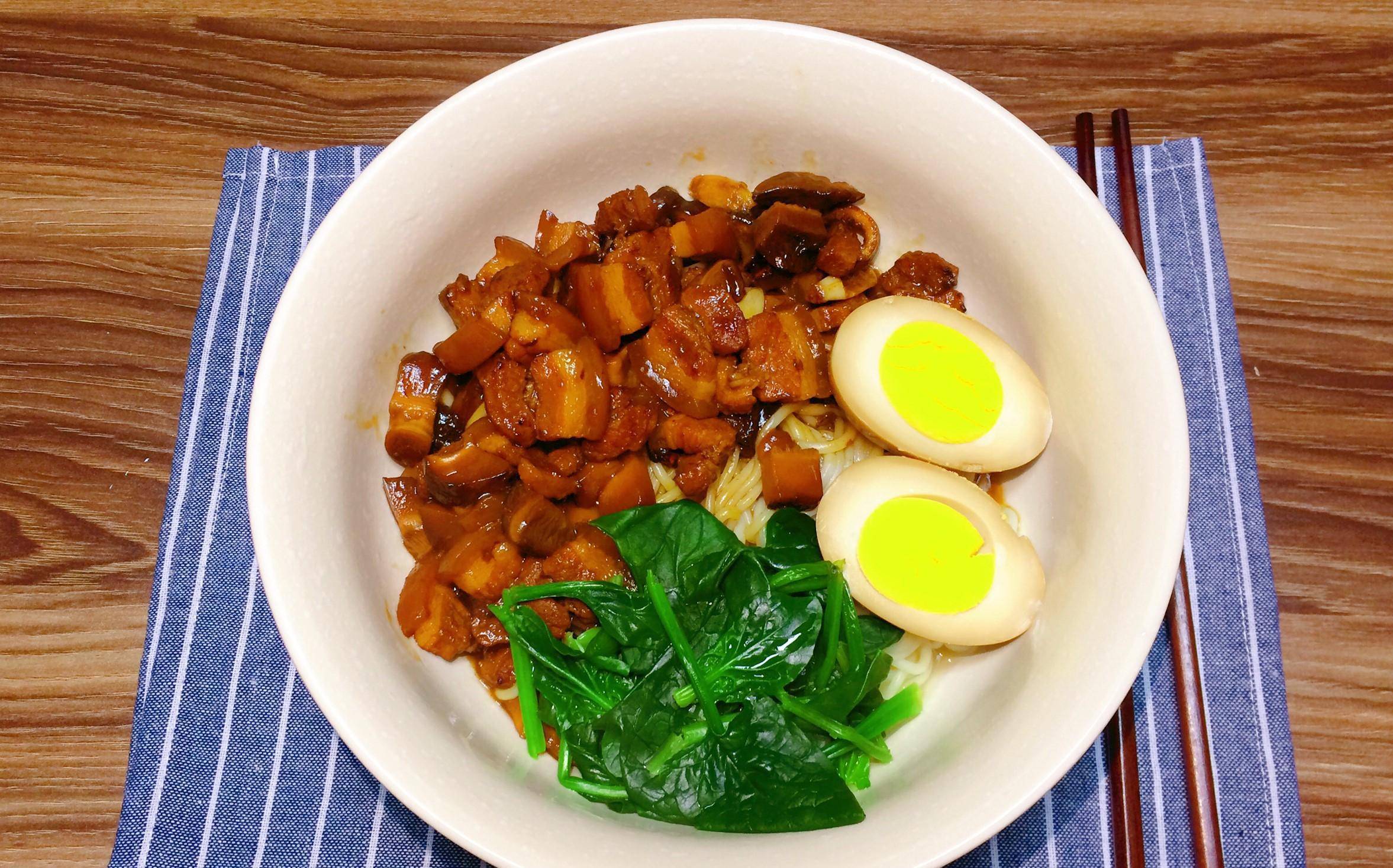 自制红烧肉面,这样做出来的三碗面都不够解馋,男人的最爱_五花肉_香菇