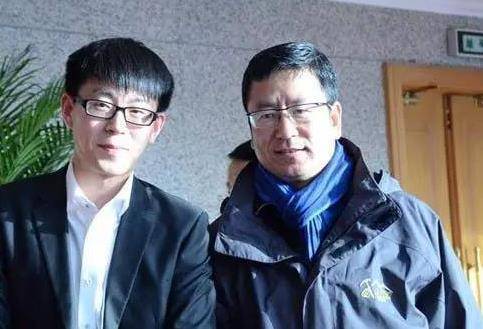 因为朱宏钧是金庸迷,所以这个名字的寓意能够很快地看出来,是眉目爽朗