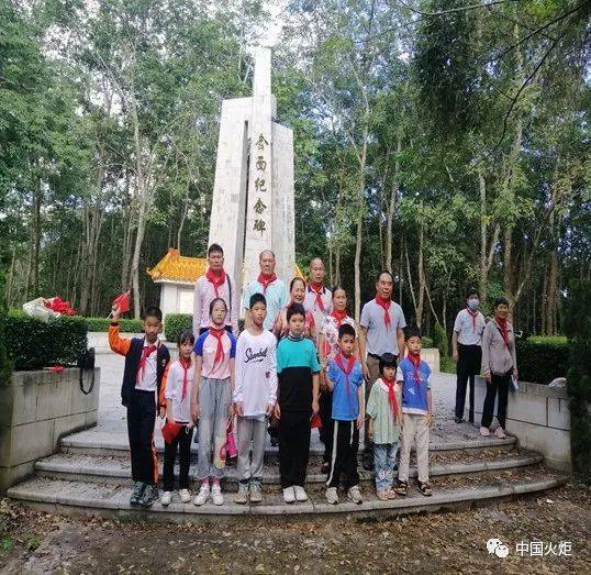 11月27日,临高县关工委联合县政协关工委,县教育局关工委在刘春花主任