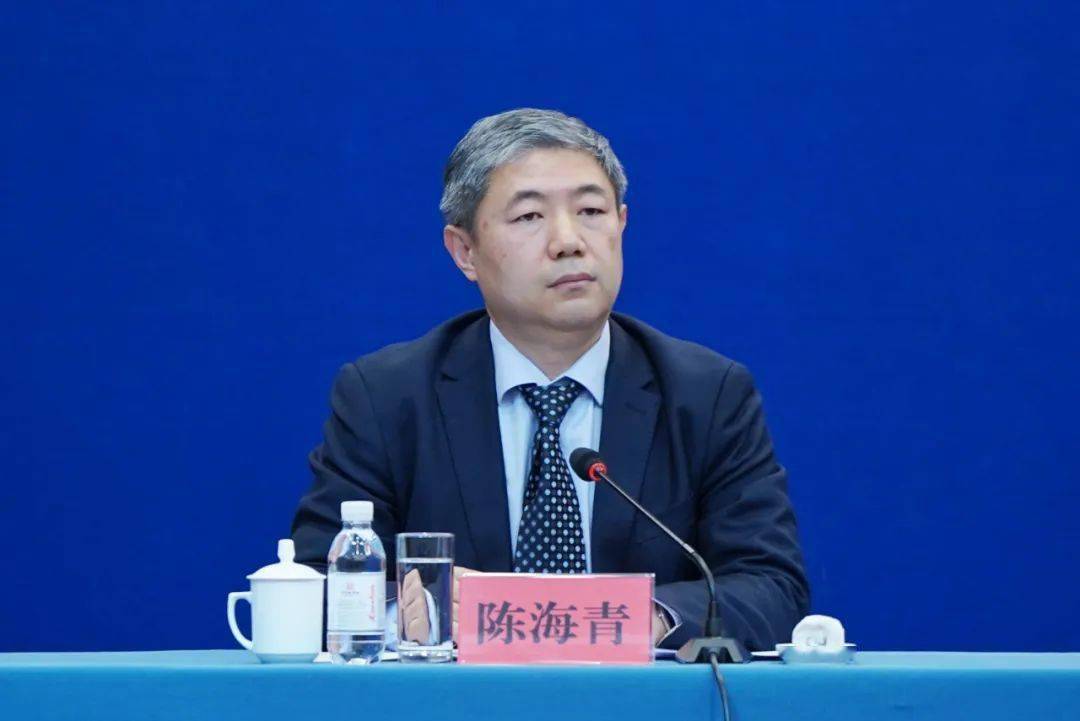 人民银行青岛市中心支行副行长 陈海青陈海青:刚刚提到的内容,根据反