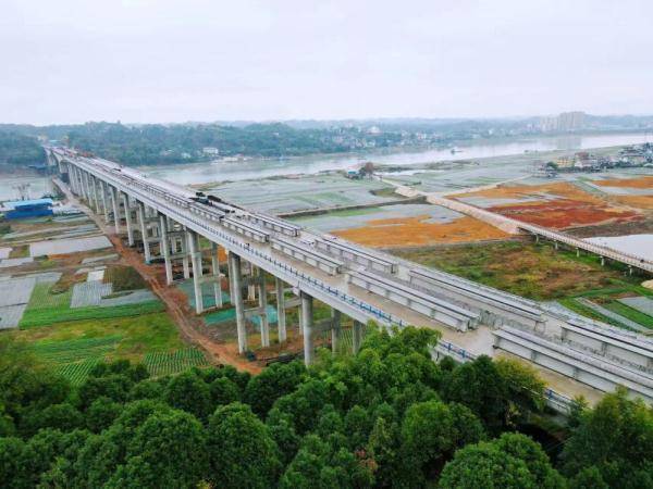 四川省宜宾市叙州区泥溪镇与蕨溪镇泥南乡之间,是岷江两岸省道s310和