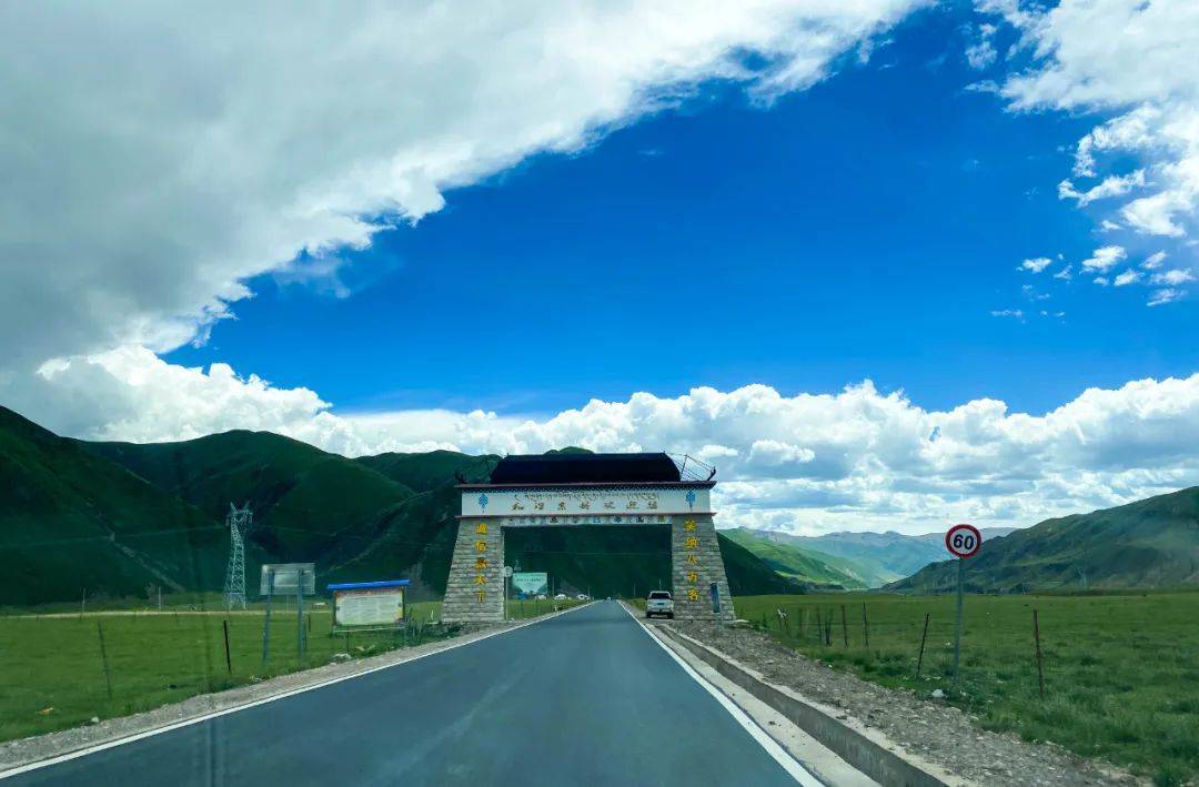 西藏那曲有个县,位于317国道旁,盛产软黄金虫草但经济却很落后