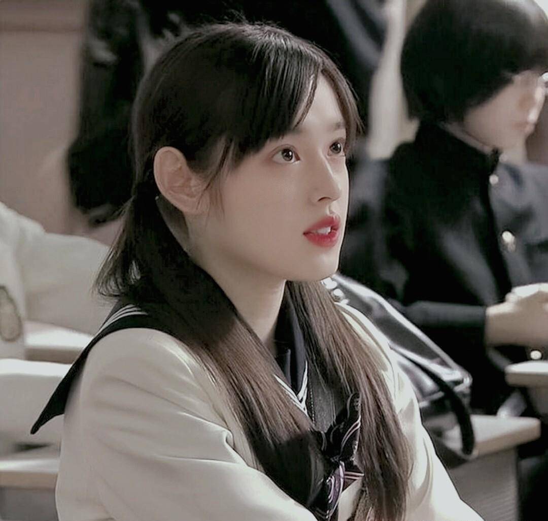 矢作穂香一吻成名后,穿衣甜美又减龄,每一套都是教科书级别_白色