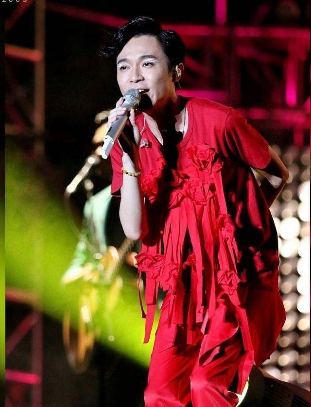 的比赛中,其他歌手可以发挥得更加出色,我们也期待有突破性的赛果出现