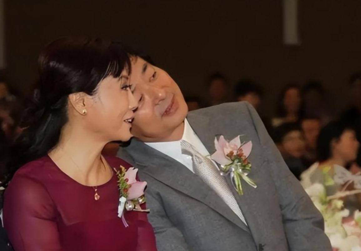 演员濮存昕:家人相继离世,69岁的我为了照顾老母亲,却不敢老去_宛萍