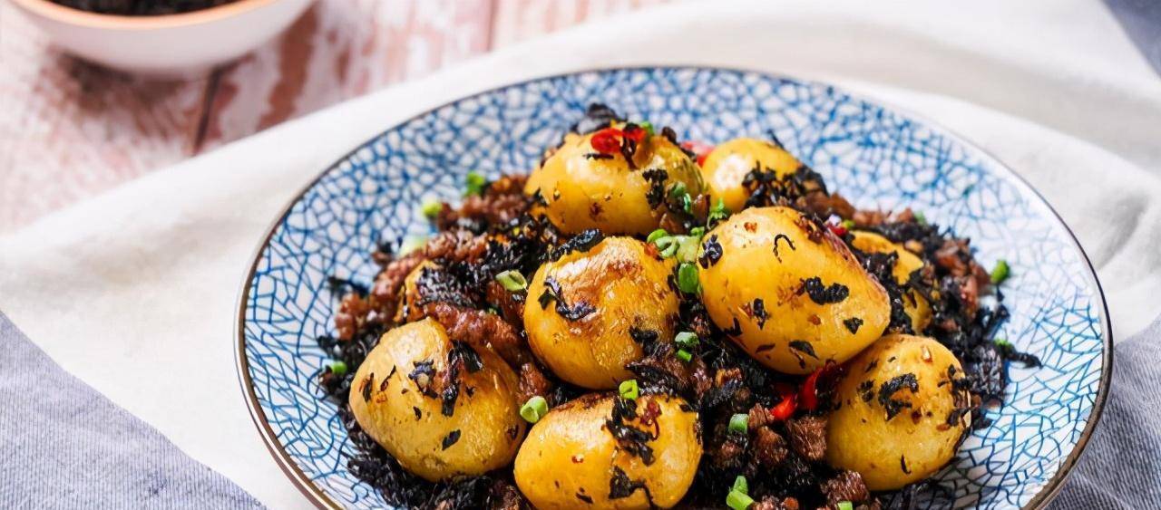 家常美食:梅干菜肉末小土豆,这样炒肉末不柴,土豆外焦里嫩_步骤_肥肉