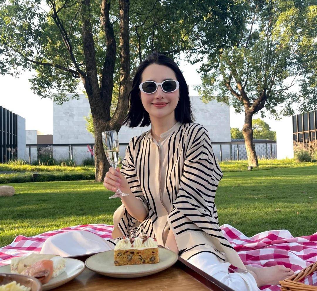 就像那个楼主说的"孩子都是她在照顾",偶尔,董花花