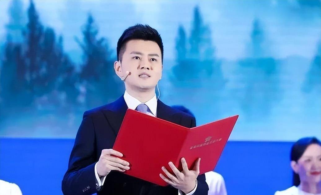 央视主播严於信:是才子也是孝子,迎娶美娇妻,爱情事业双丰收_父母