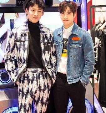 白敬亭:只有我关心王嘉尔冷不冷_腹肌_互动_帅哥