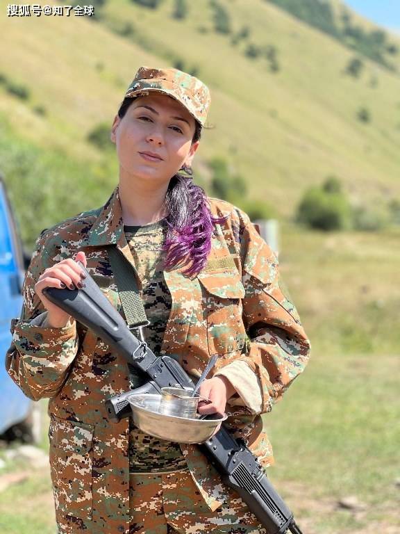 亚美尼亚女兵图片