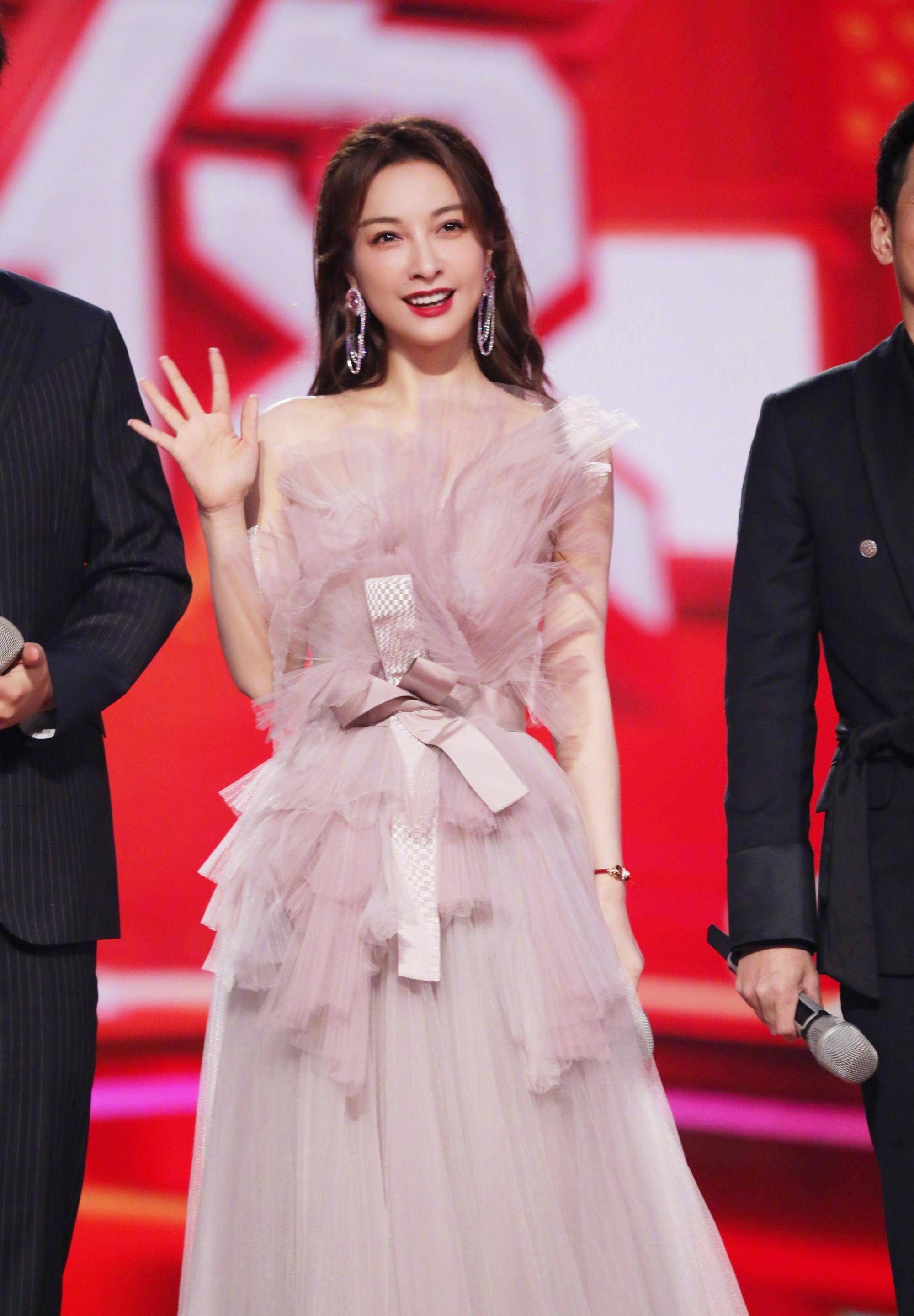 快乐家族之"吴昕"的家,宛如战场般混乱,连取衣服都要爬梯子_房子_风格