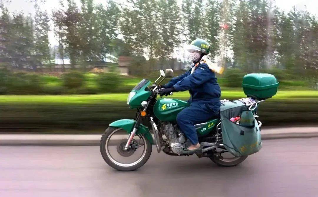 《"唐蕃古道"邮车》王笑波斯秋扎布《中国邮政在西藏阿里》左右滑动