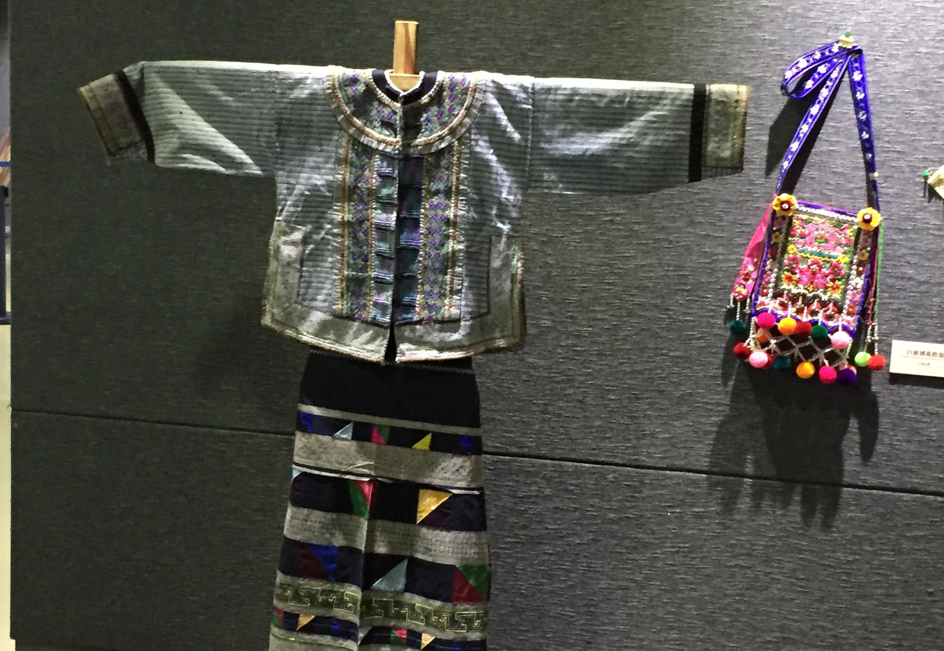 云南民族民间艺术,绚丽多彩,让人大开眼界_诸葛亮_七彩_孟获时