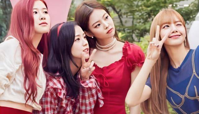这部团综记录了blackpink四位的日常生活,揭开了他们