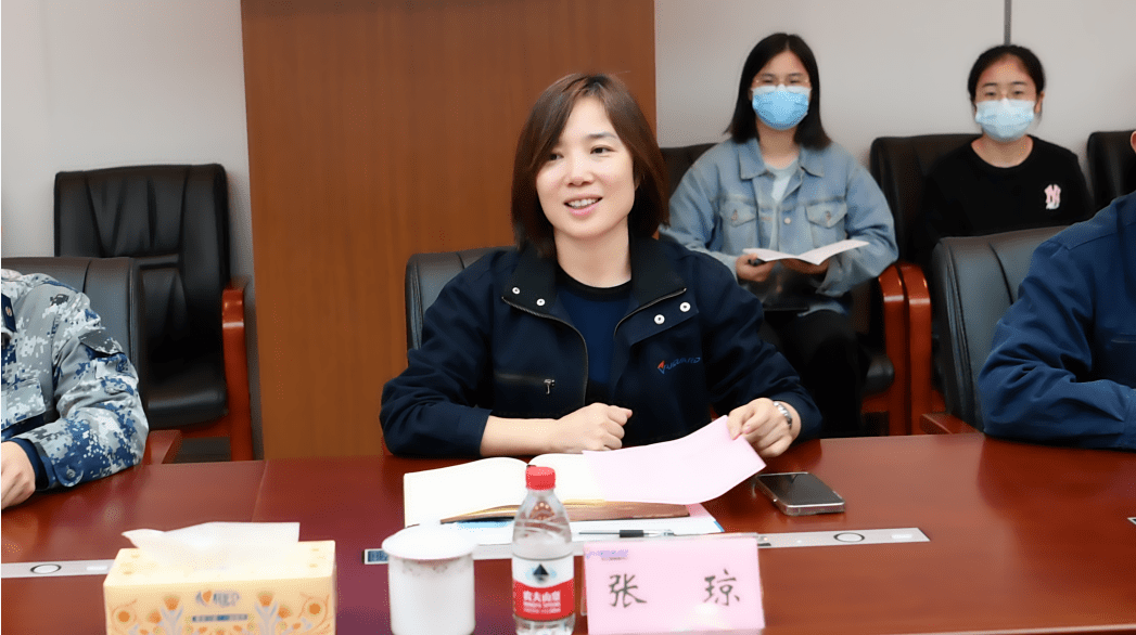 张琼代表公司对评价组一行辛勤工作表示感谢,并要求有关部门要高度