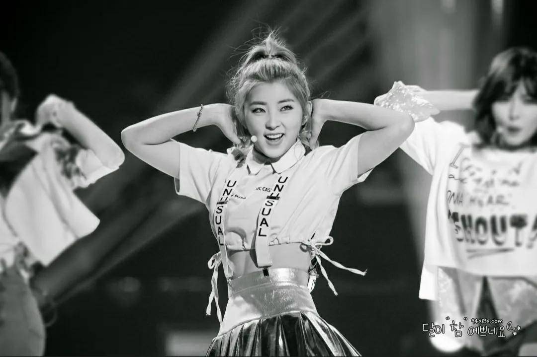 介绍韩流二代女团七雄-4minute_minute_组合_进行