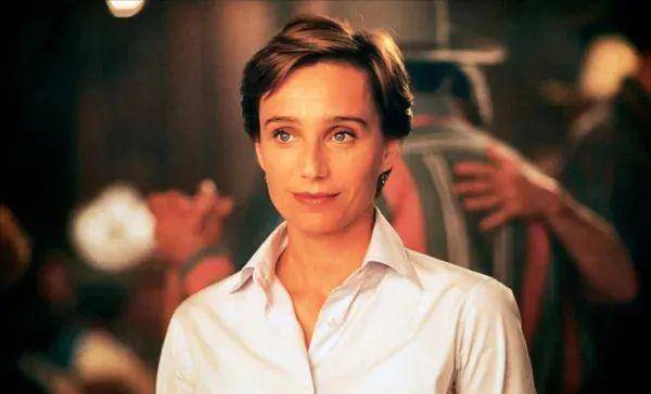 30年前的电影装扮,现在穿照样美得不像话_黑色_影片_安妮