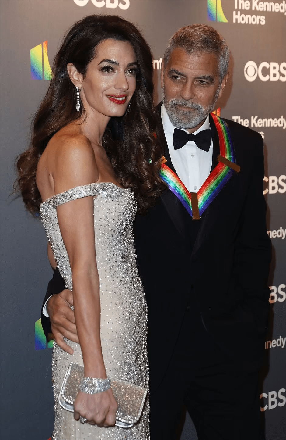 娇妻穿露肩钻石裙太惊艳,女神一样_阿迈勒_妻子_身材