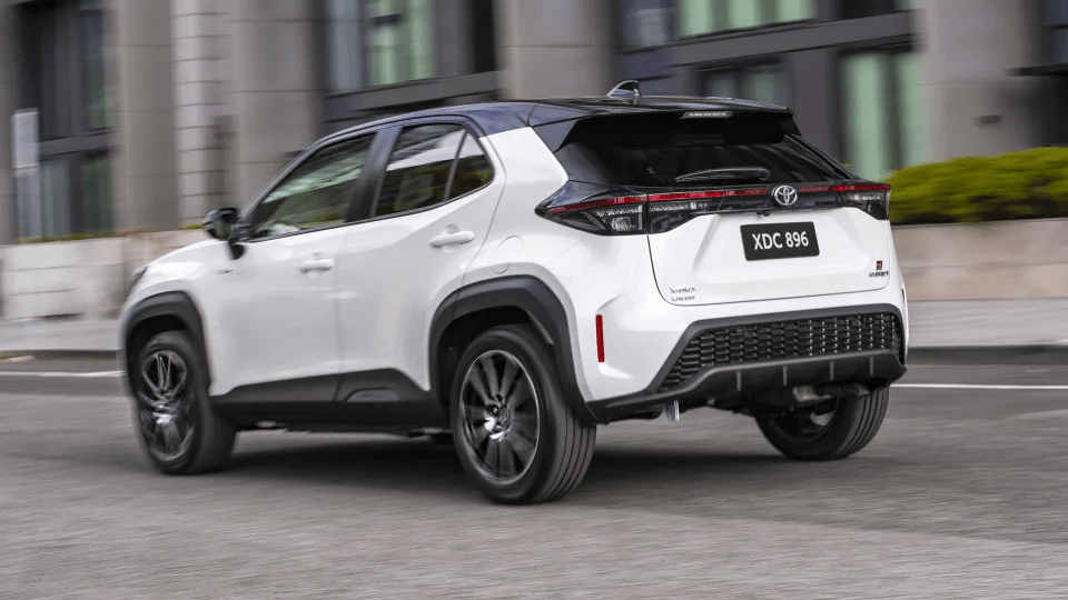 新增gr运动版 比锋兰达还贵 2023款丰田yaris cross海外上市售12.