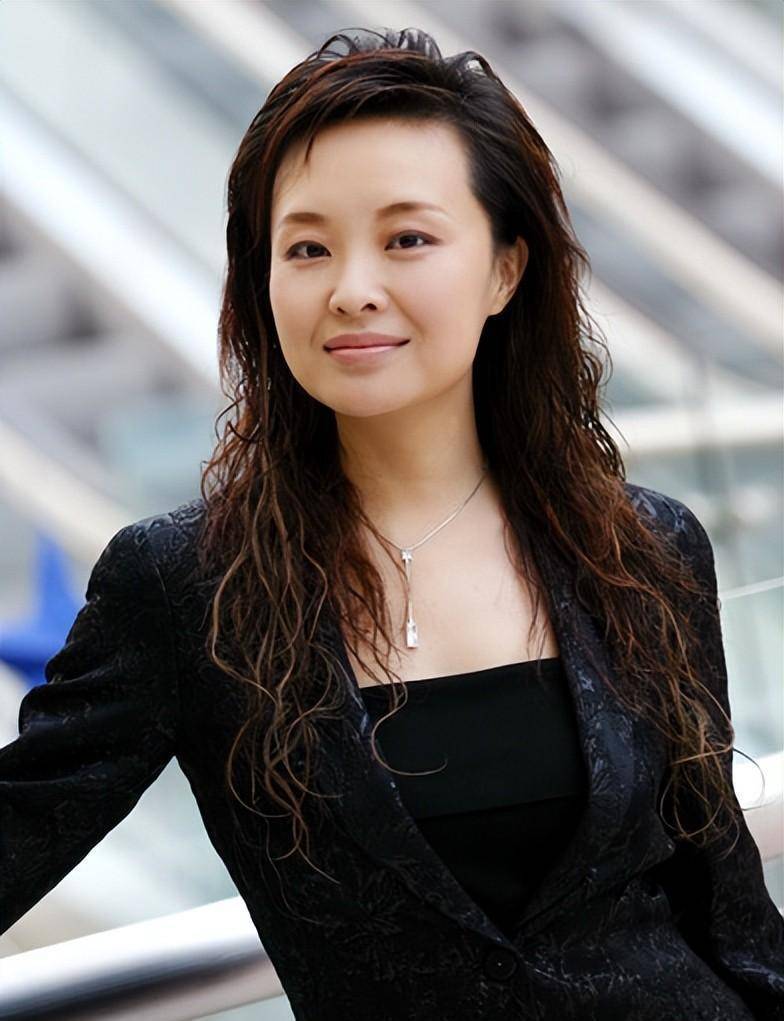 上海金牌主持叶蓉:低调复出后越发优雅端庄,女儿已经11岁_工作_父母