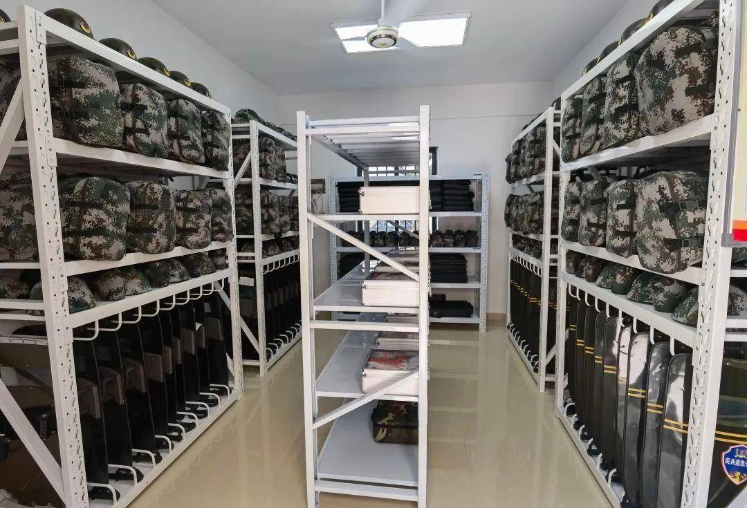 走进金山区亭林镇人民武装部,院内战备器材库,办公室,会议室,资料室