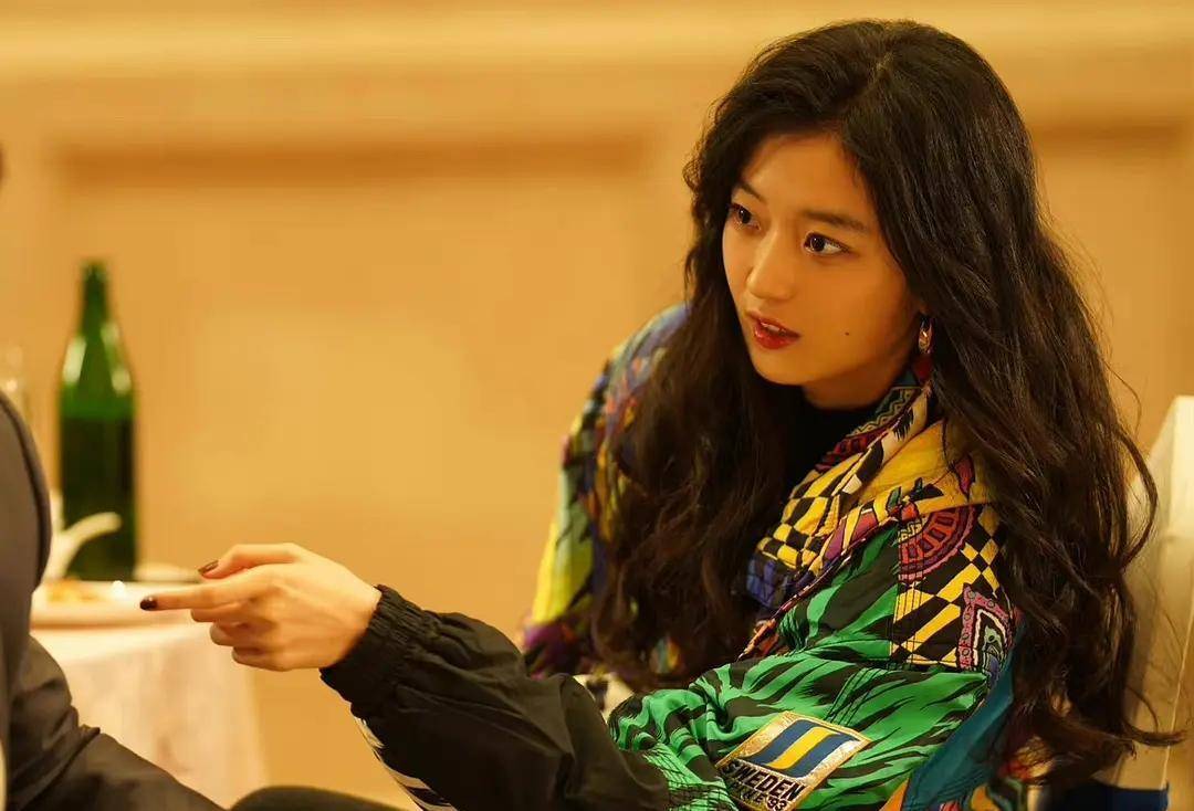 孙千饰演的角色叫高辛夷,她的妈妈是副会长高跃进.