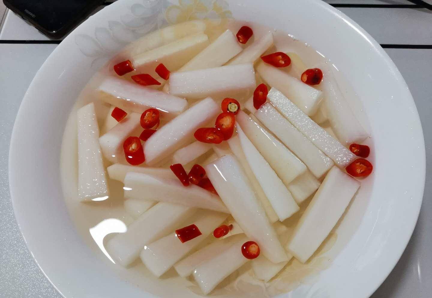 腌萝卜条,别只会加盐,学会一招,萝卜条脆爽入味,当天腌当天吃_白萝卜