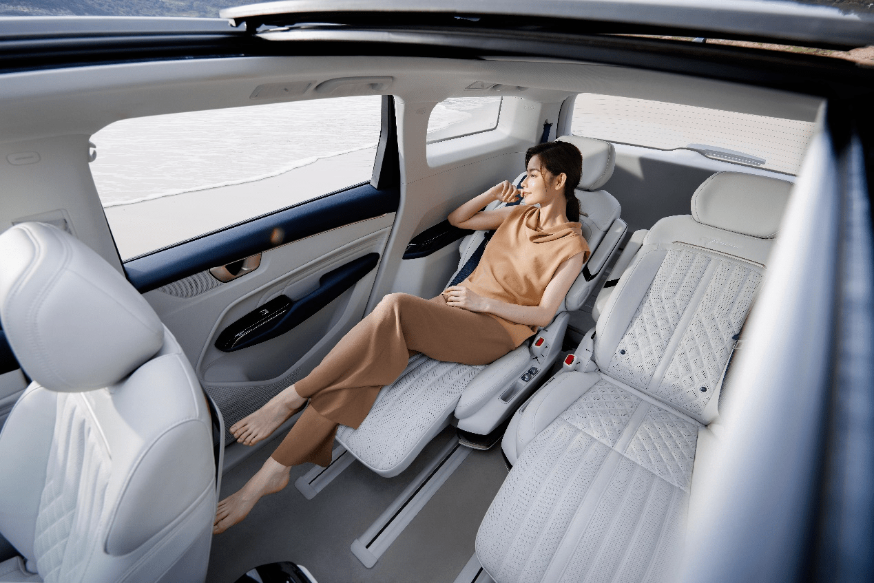 spa级大四座舒享旗舰品质,五菱凯捷混动铂金版空间解析_搜狐汽车_搜狐