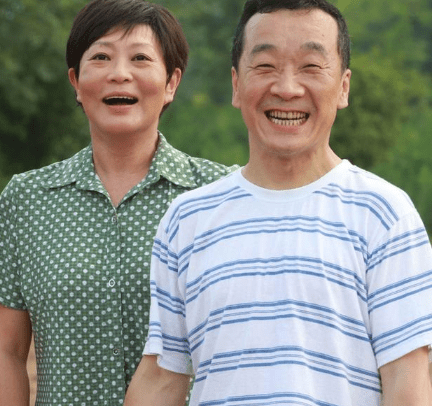 58岁的杨蕾,一头短发,端庄优雅气质好,与戴志诚分手后未再嫁