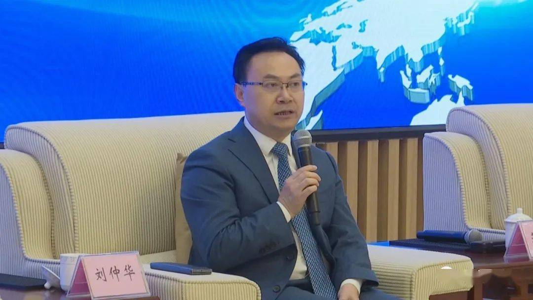 广西梧州茂圣茶叶有限公司董事长蒋卉盈在提问中表示,目前梧州众多茶