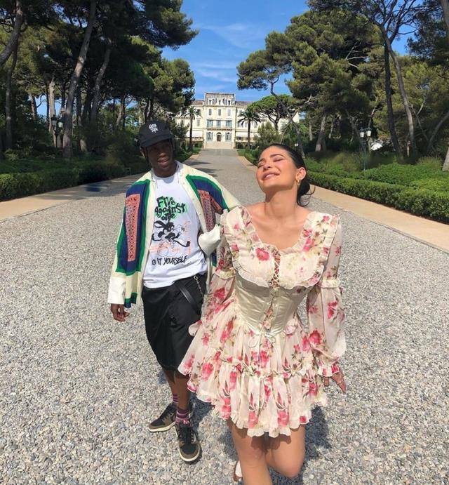 travisscott同框kylie,昔日情侣装甜到齁,全世界都在盼复合!