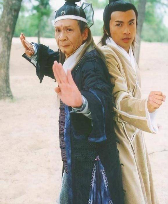 "青翼蝠王"刘长生被曝街头卖艺?