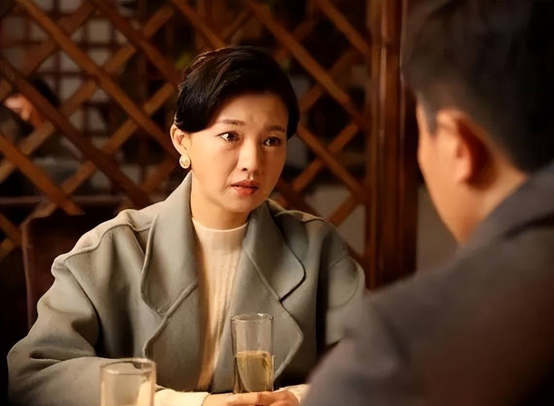 这部作品没有流量小生,流量小花的加持,但傅晶和杨铮两位演员恰巧将