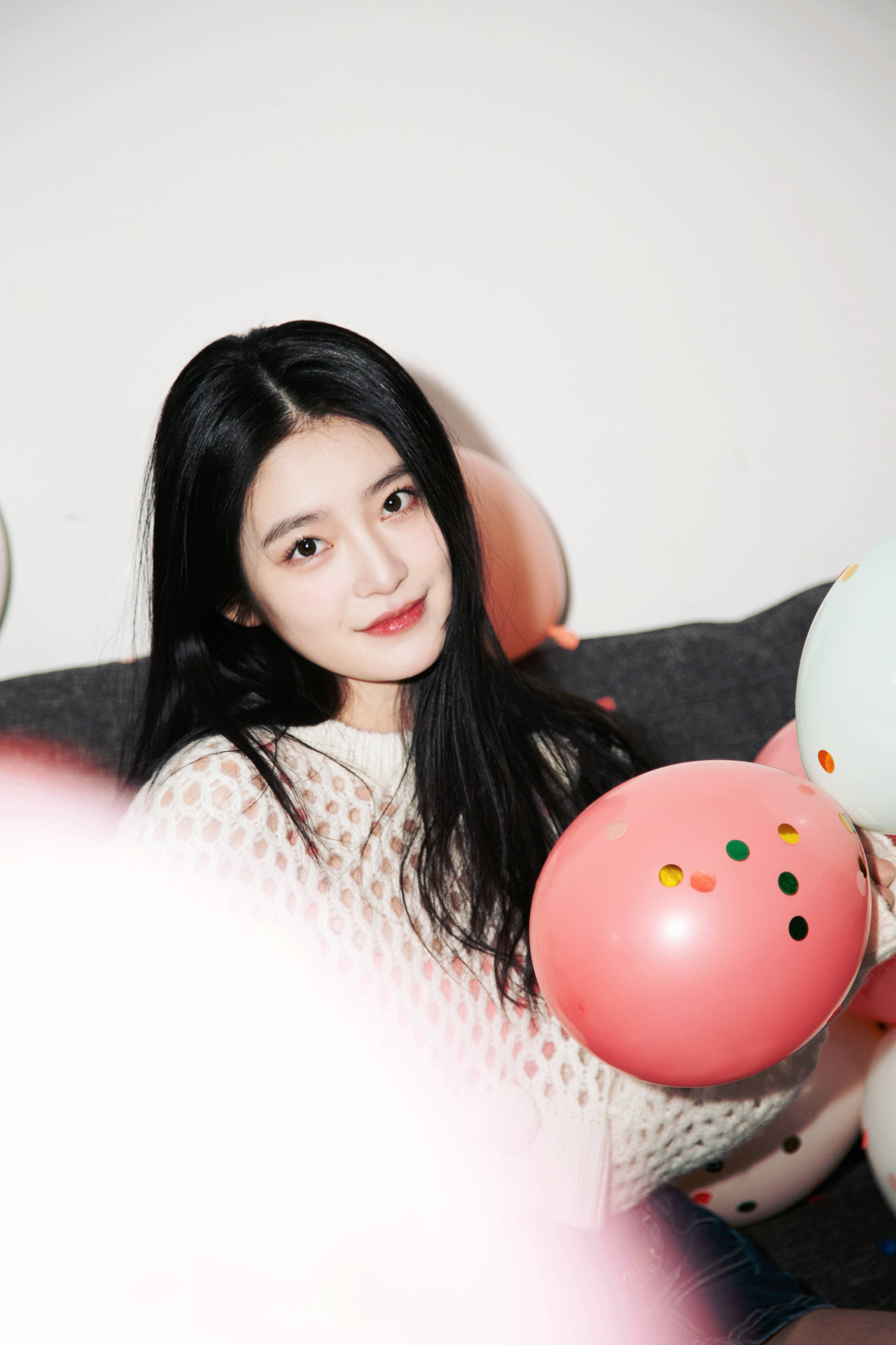 柴蔚晒生日元气写真 俏皮搞怪满是少女灵动_表情_动作_上衣