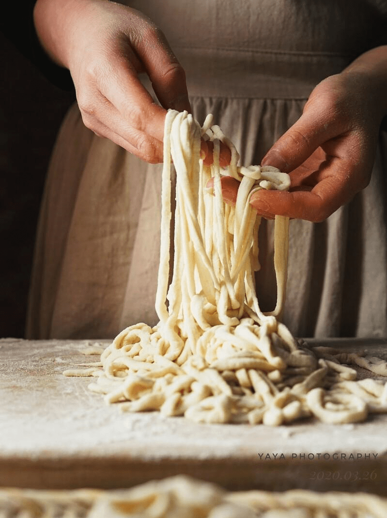 和面不要只加水,多加这两样,面条爽滑劲道不粘连_面的_手工_武汉