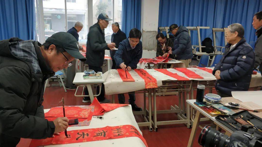 杨金明,范庆天,王颀也作了讲话,金海强等参加活动的老师作了即兴发言.