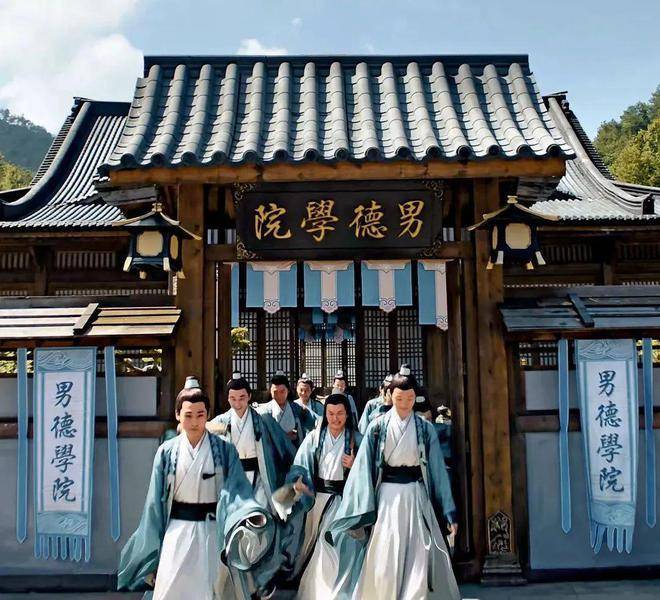 "男德"这个词,一开始是针对"女德"的绝佳反讽.