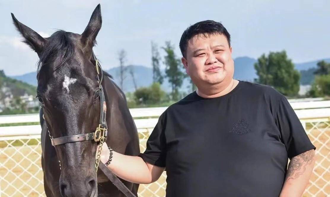 "金牌捧哏"孙越,在北京市中心开公司,他的实力不容小觑_相声_工作