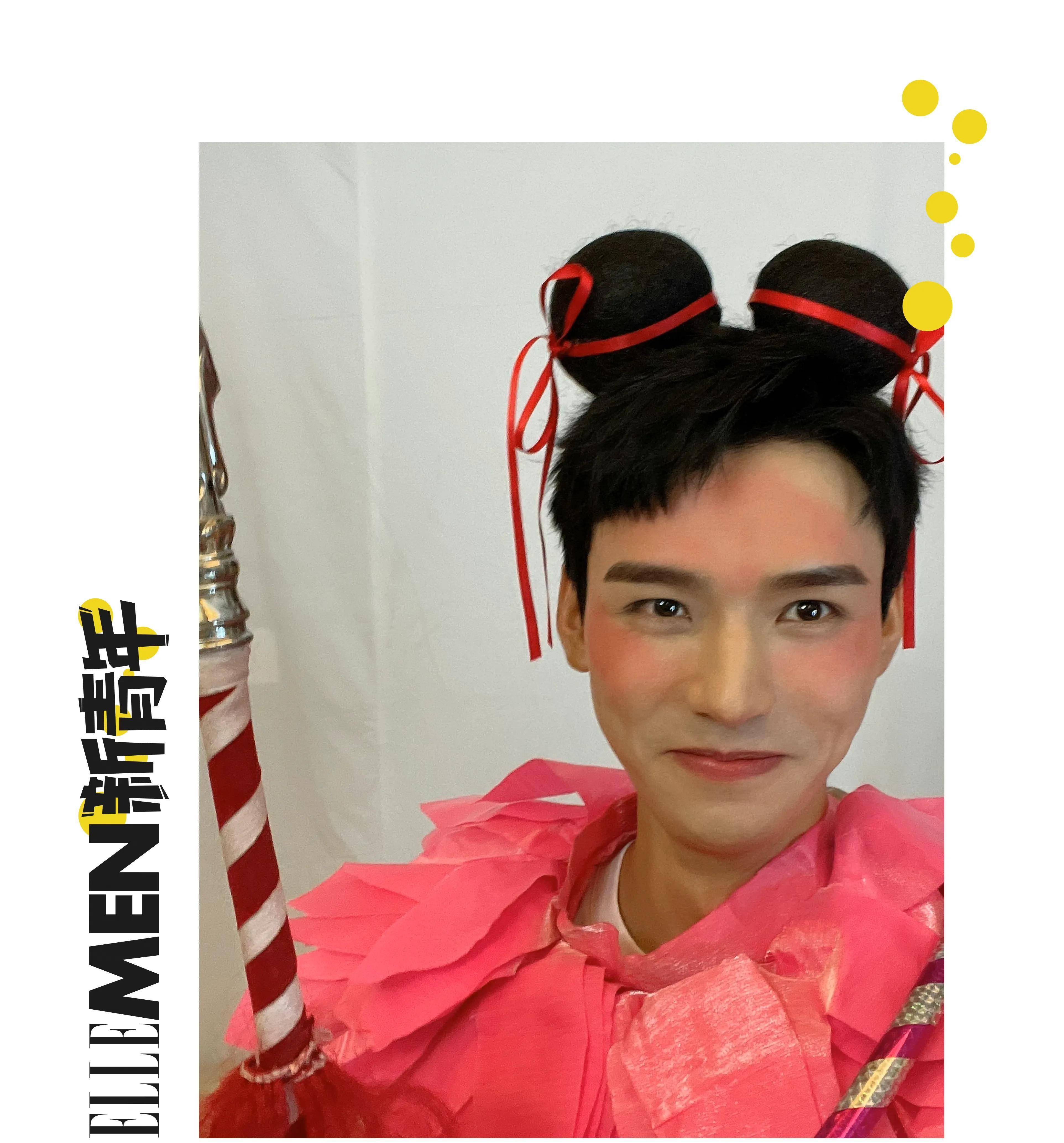 龚俊的首个造型相比前两位就有扮丑的意思了,看了想笑↓,这是龚俊的