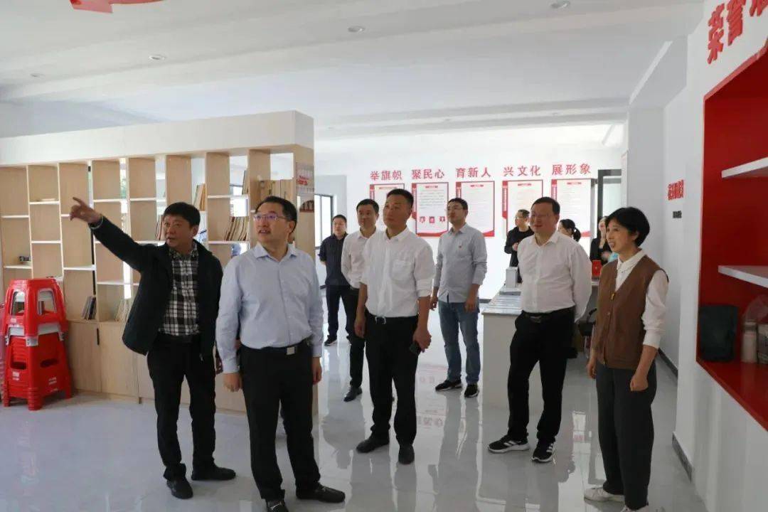 11月10日婺源县新时代文明实践中心主任徐树斌深入紫阳镇茶苑社区新