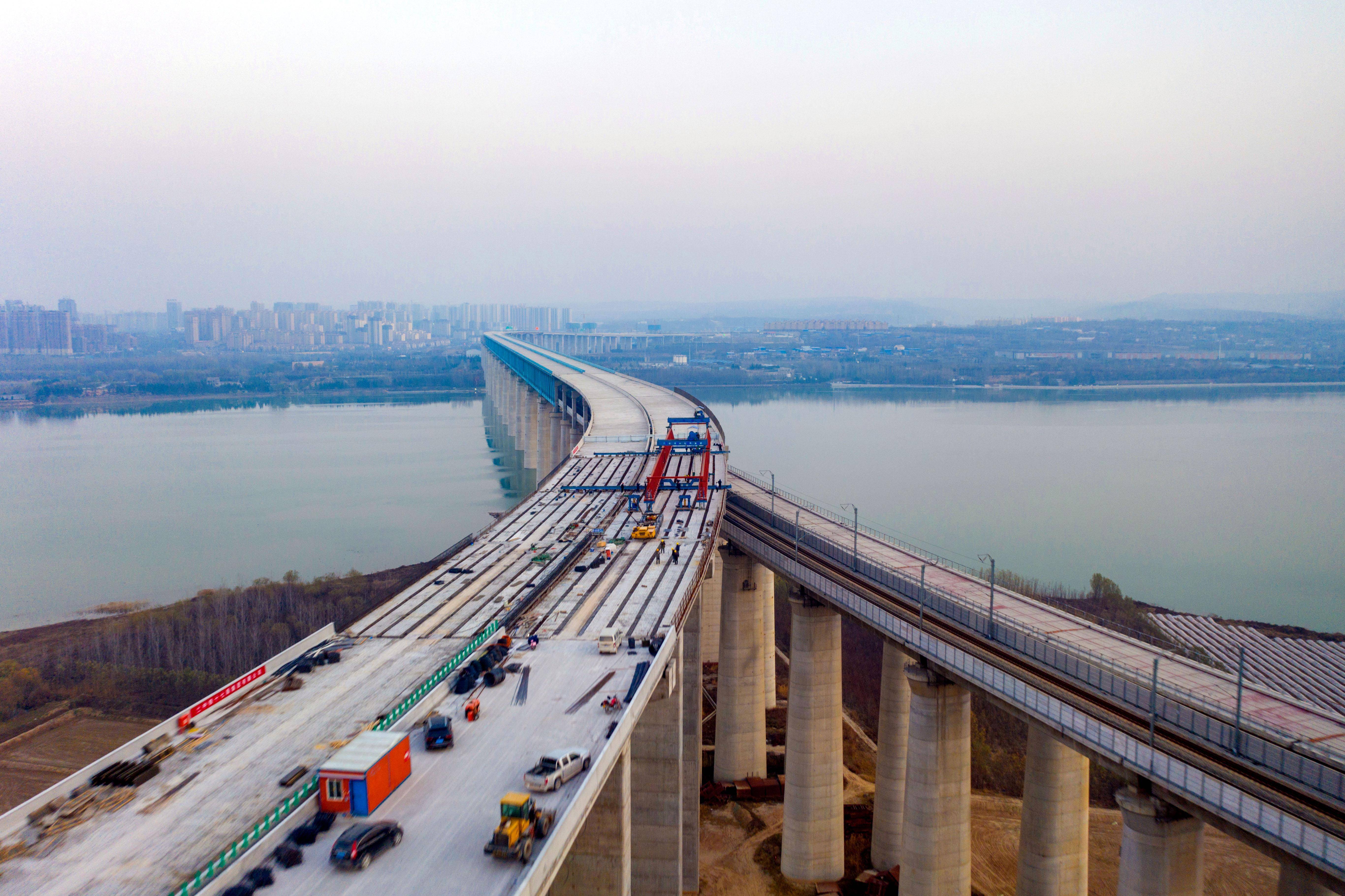 运三高速三门峡公铁黄河大桥连接线全线贯通