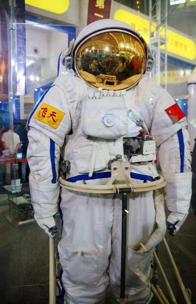 舱内航天服有什么用?航天员在什么情况下会穿它?