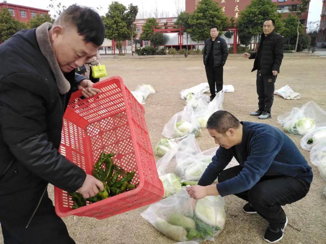 汝南县金铺初中:闭环封校送蔬菜,寒冬情暖教师心_工作_全体_防控